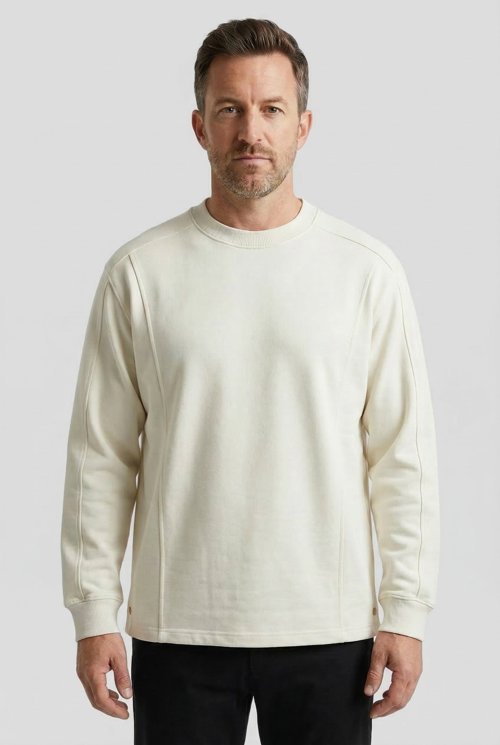 #Color_Off-White